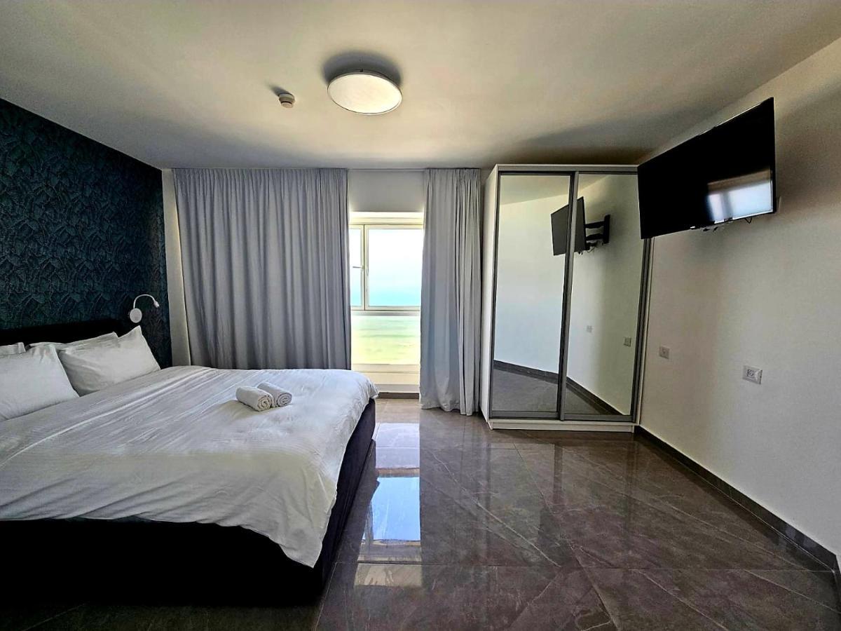 Go To Apartments In Leonardo Бат Ям Екстериор снимка