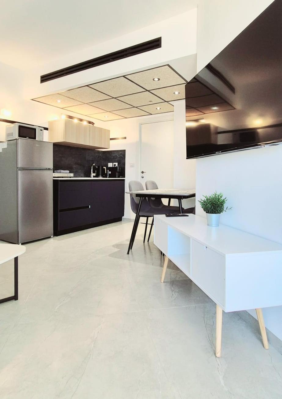 Go To Apartments In Leonardo Бат Ям Стая снимка