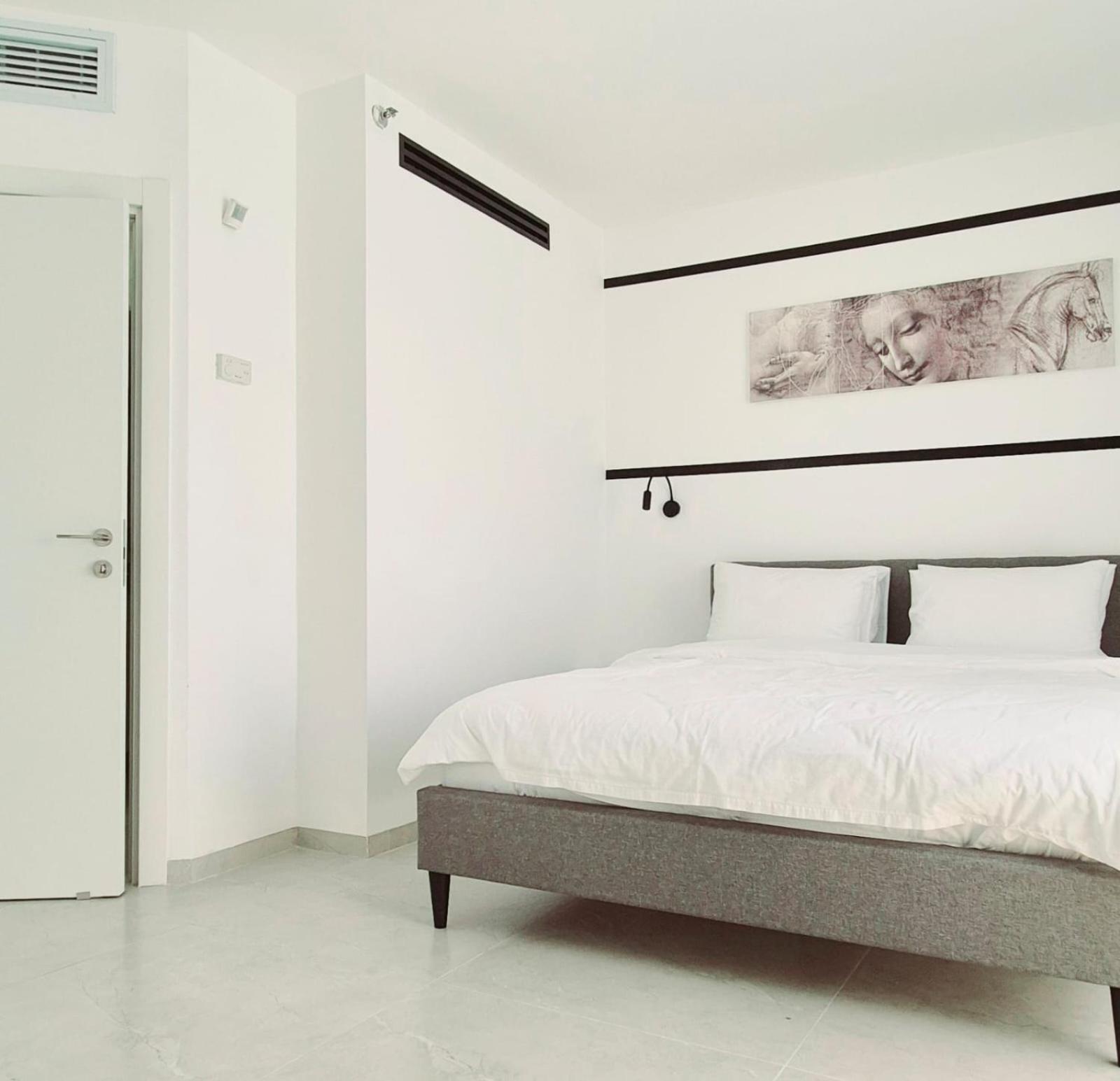 Go To Apartments In Leonardo Бат Ям Стая снимка