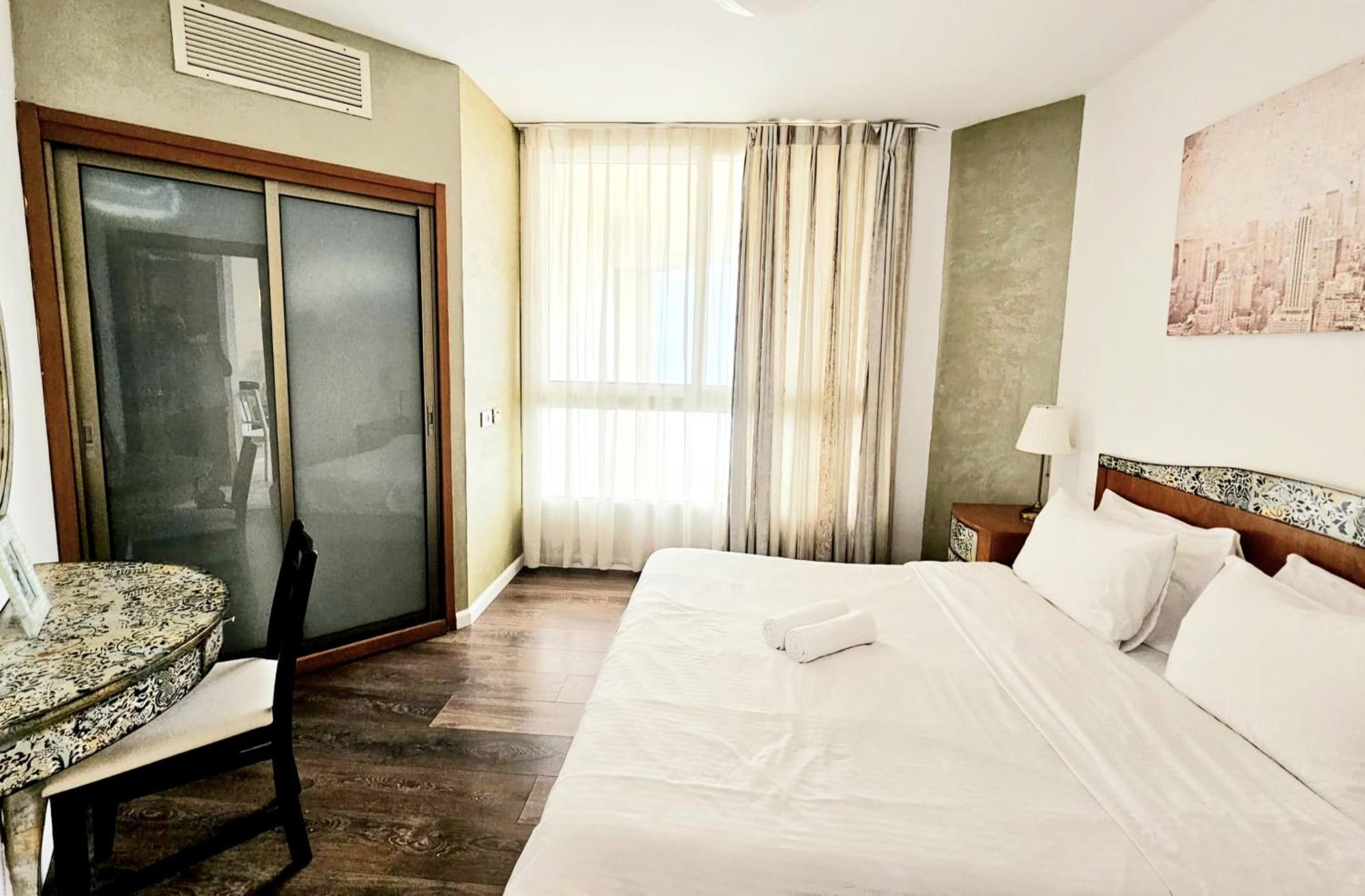 Go To Apartments In Leonardo Бат Ям Стая снимка