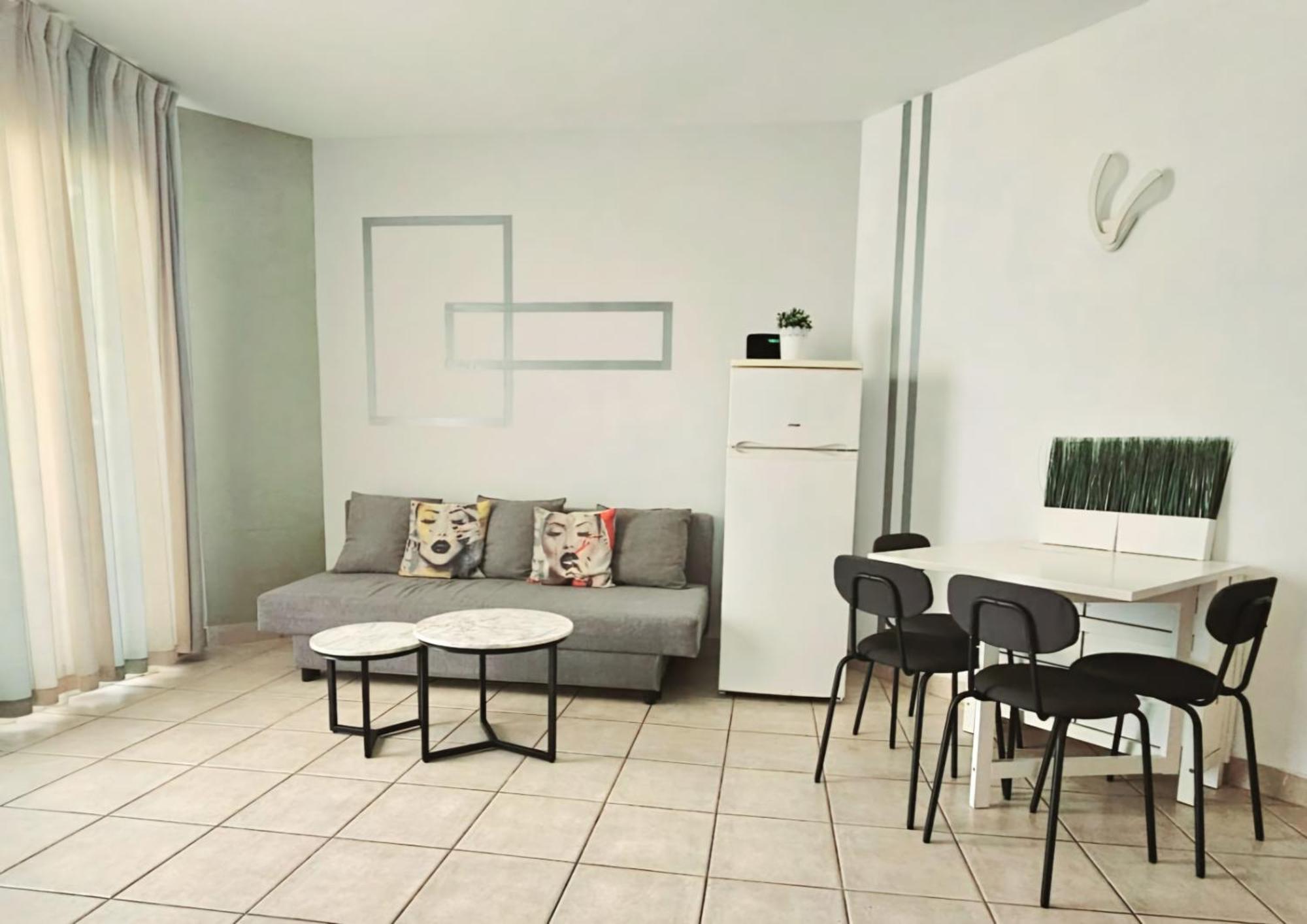 Go To Apartments In Leonardo Бат Ям Стая снимка